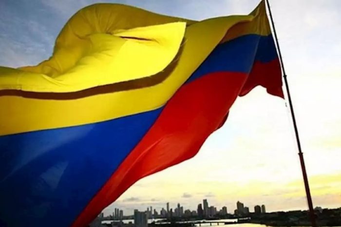 corte iván Márquez bandera Colombia