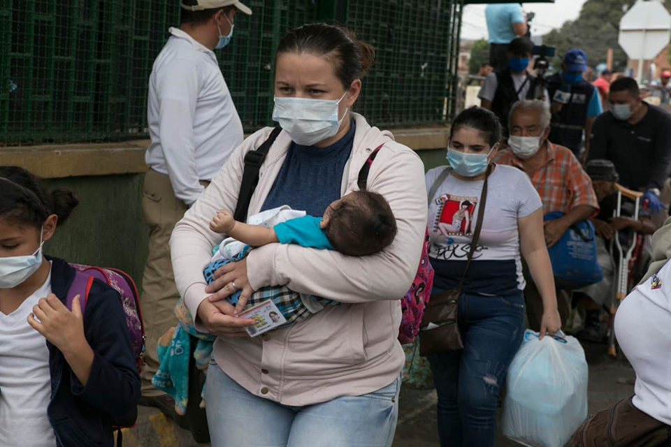 Colombia presenta plan de salud para atender a 700.000 migrantes venezolanos