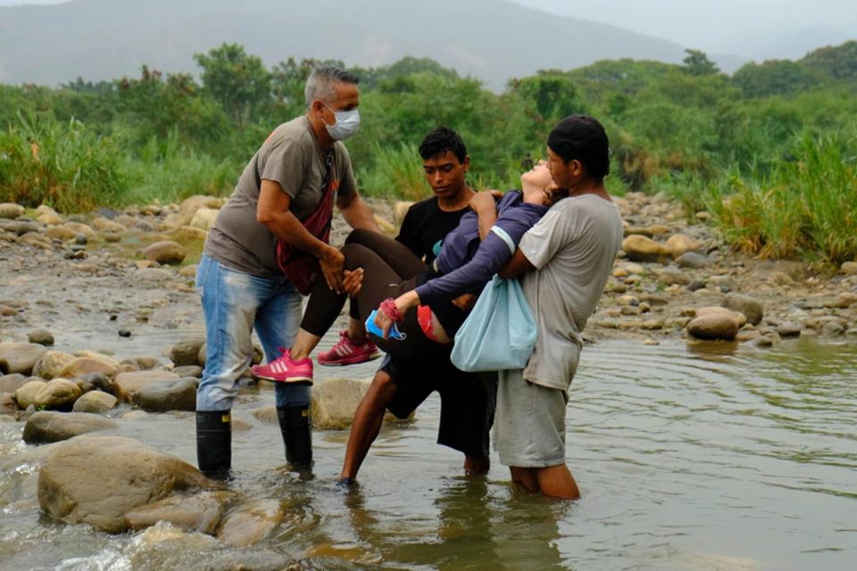 voa migrantes irse regresar crisis Colombia Venezuela crisis