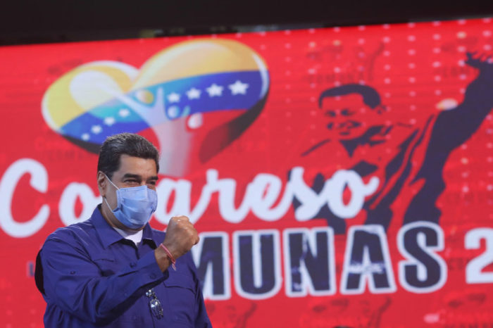 Nicolás Maduro entrega proyectos comunales a la AN