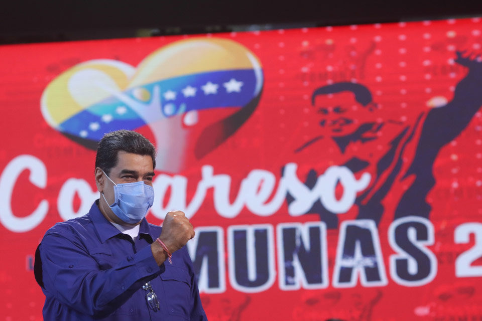 Nicolás Maduro entrega proyectos comunales a la AN