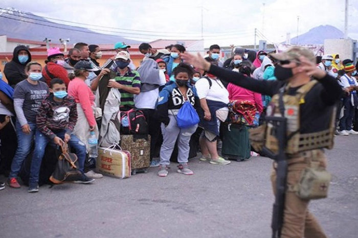 Venezolanos en Oruro hacia Chile