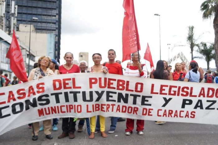Maduro propone «ciudades comunales» frente a los municipios autónomos