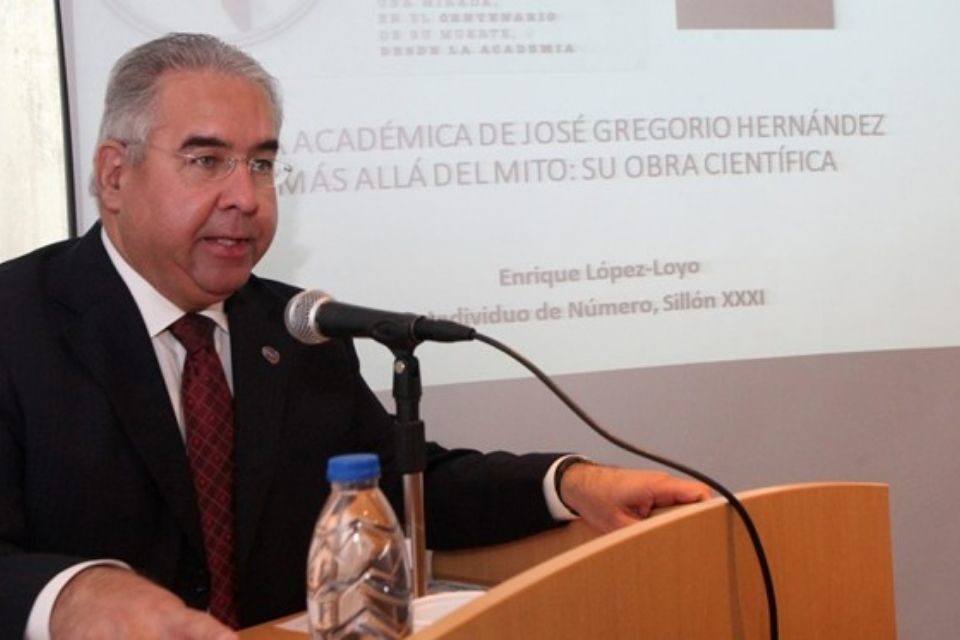 Enrique López Loyo - presidente de la Academia Nacional de Medicina