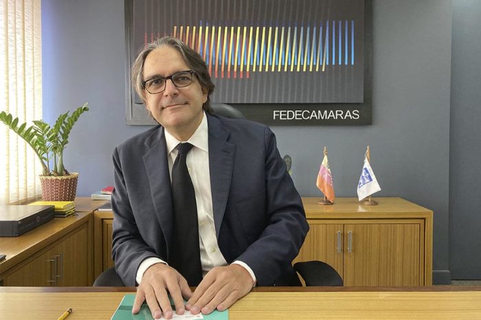 Carlos Fernández presidente Fedecámaras dólares salario