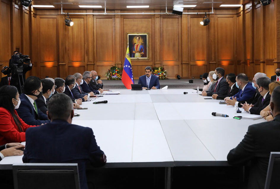 Reunión de Maduro con la comisión de paz y diálogo