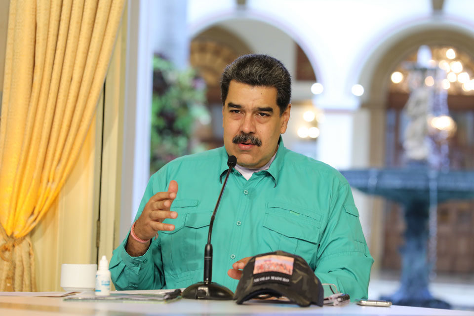Nicolás Maduro amenaza a "perturbadores" de la economía