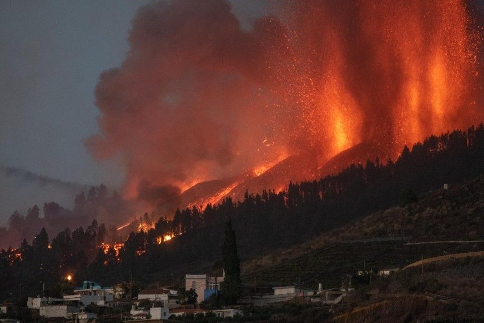 erupcion-de-volcan-en-canarias-