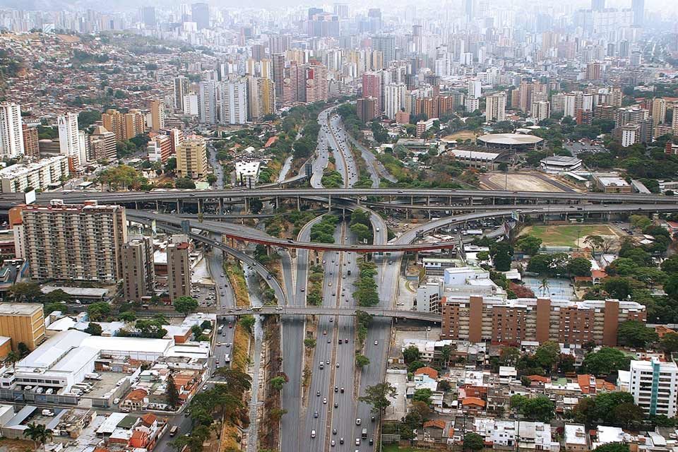 Caracas espera por un alcalde y alguien más...