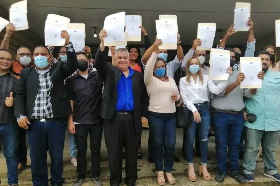 Adversarios de Nicolás Maduro le sacan más de 700.000 votos al PSUV