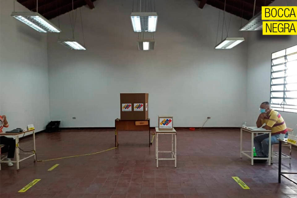 Boccanegra centro electoral vacío 21N regionales testigos
