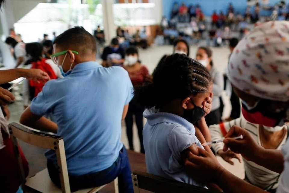 Covid-19 vacunas niños adolescentes Venezuela Foto de REUTERS LEONARDO FERNANDEZ