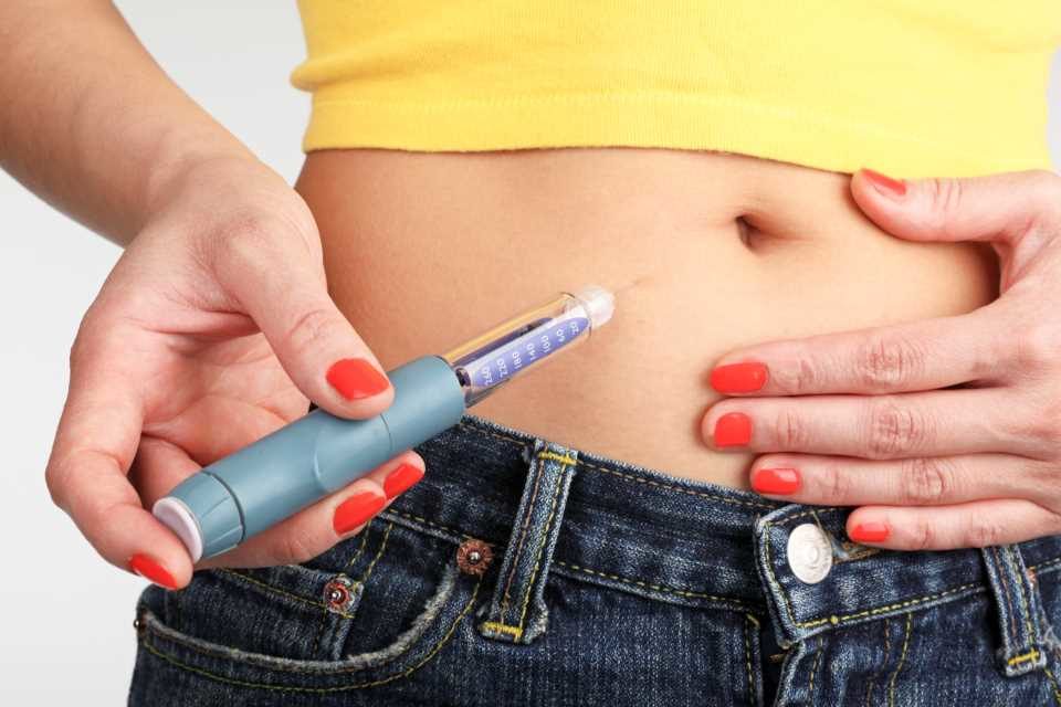 OMS insta a regular ganancias de fabricantes de insulina para bajar sus precios