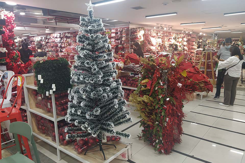 Venta de productos navideños en Mango Bajito