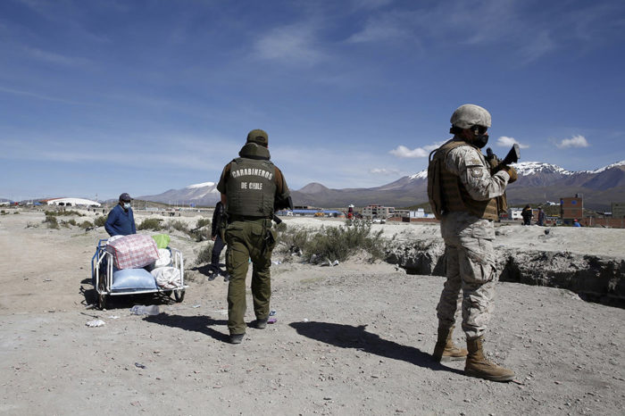 Chile despeja zanja fronteriza con Bolivia