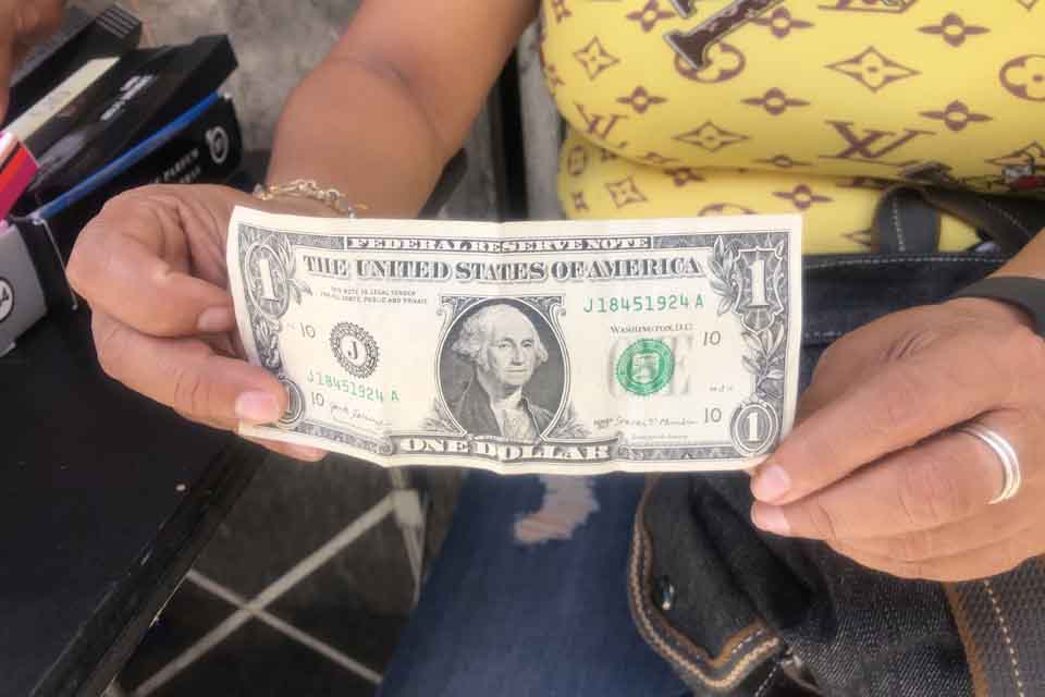 Ofertas por un dólar Caracas Lucía Ramírez (3)