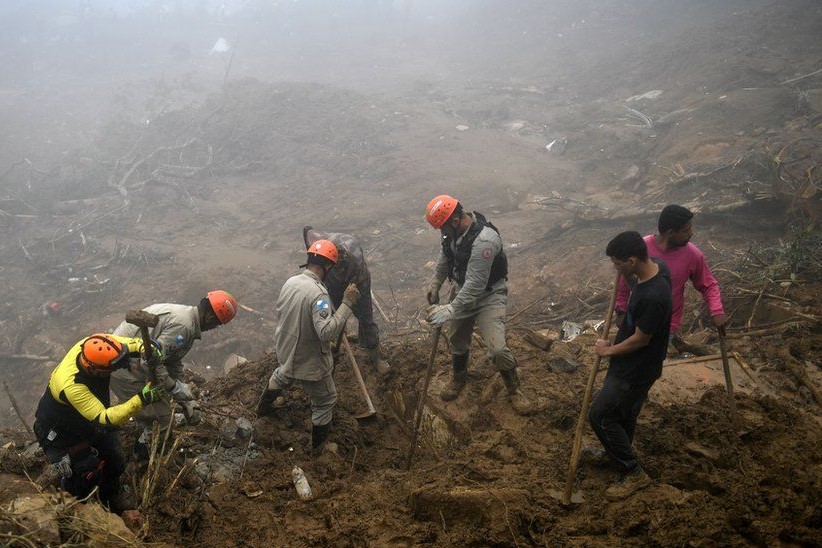 En Petrópolis baja cifra de desaparecidos a medida que se eleva a 152 número de cadáveres
