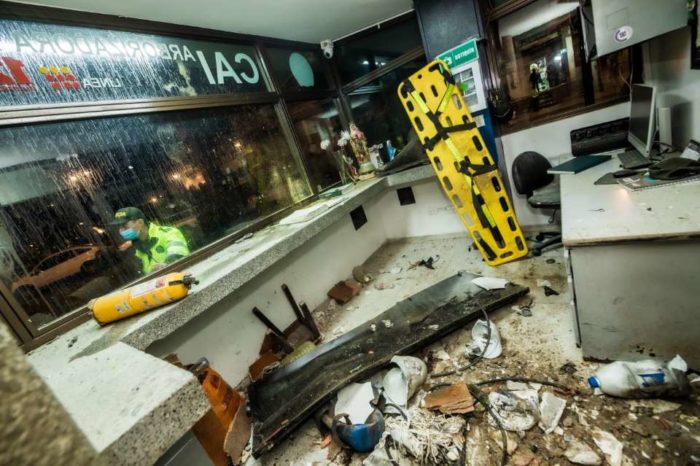Un niño muerto y 18 heridos deja ataque en Bogotá contra puesto policial