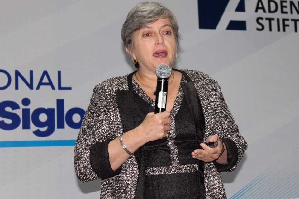 Carmen Beatriz Fernández