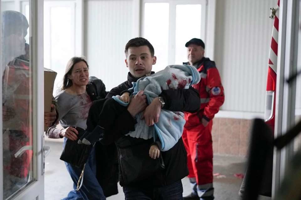 Ucrania presiona por cerrar "ya" su cielo tras bombardeo ruso de un hospital infantil