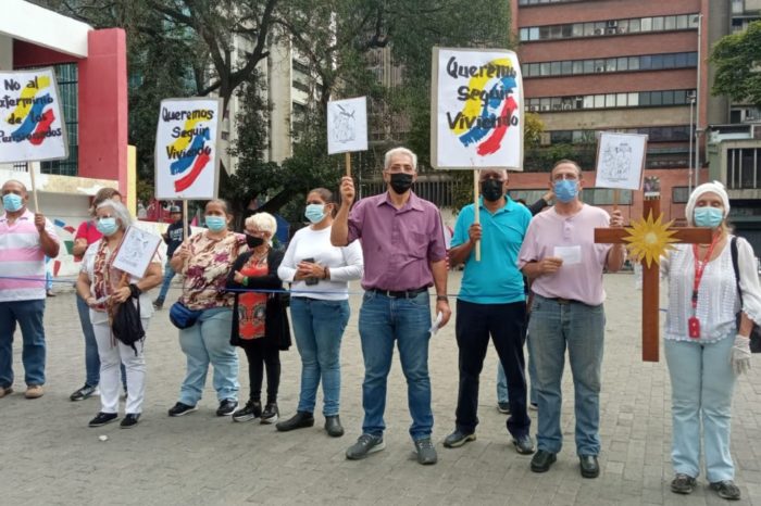 Jubilados pensionados viacrucis protesta Caracas 12.04.2022