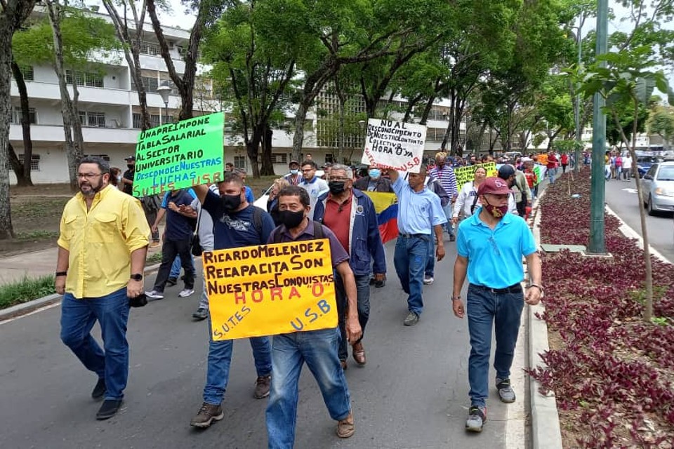 Trabajadores Y Profesores De La UCV Protestaron Este 29Abr Por Mejores