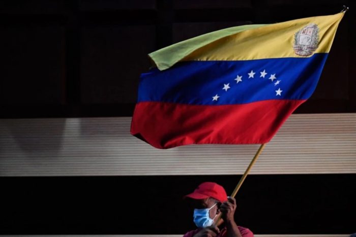 bandera venezuela Maduro VOA AFP
