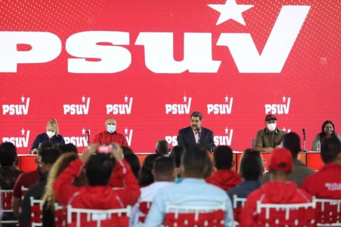 Maduro propone renovación del PSUV
