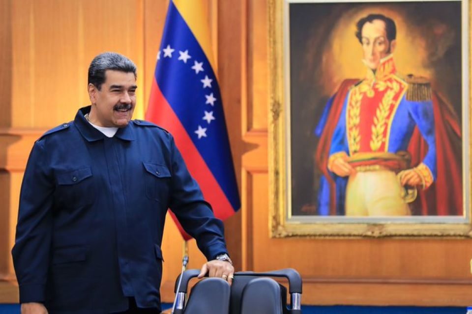 Falta de credibilidad y confianza amenazan éxito político del viraje económico de Maduro