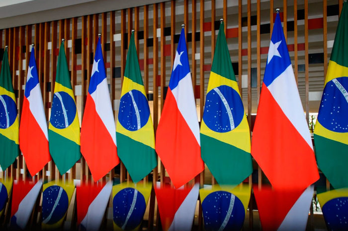 Similitudes y diferencias entre los procesos constituyentes de Brasil y Chile