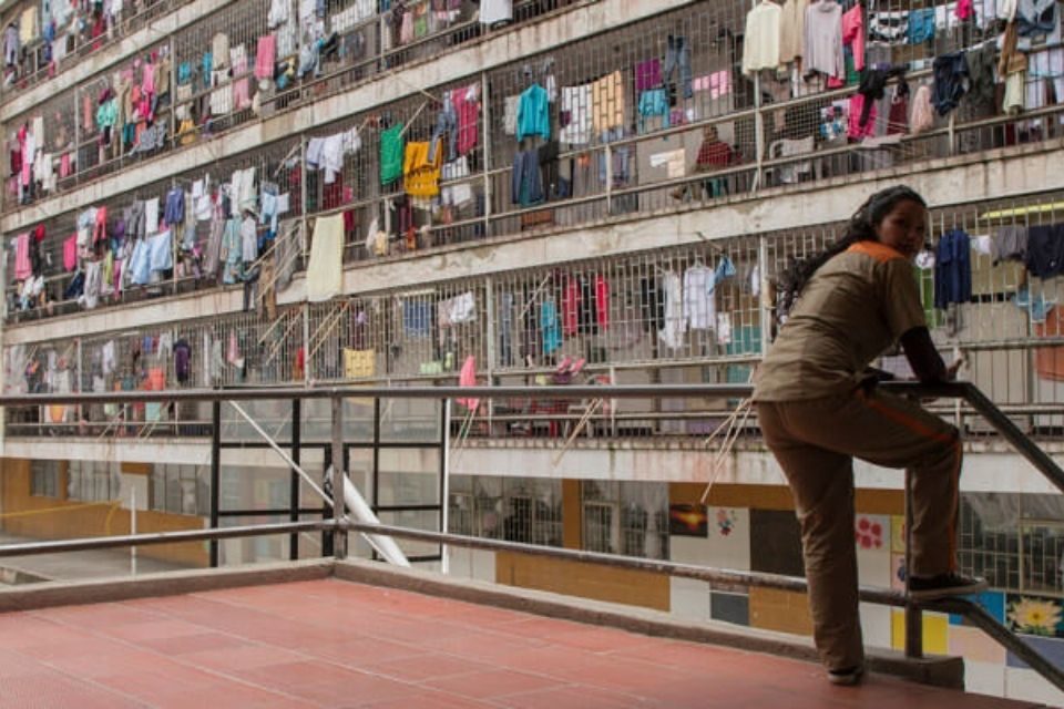 En Colombia, 84% de los presos extranjeros son venezolanos y 14% de esa cifra son mujeres