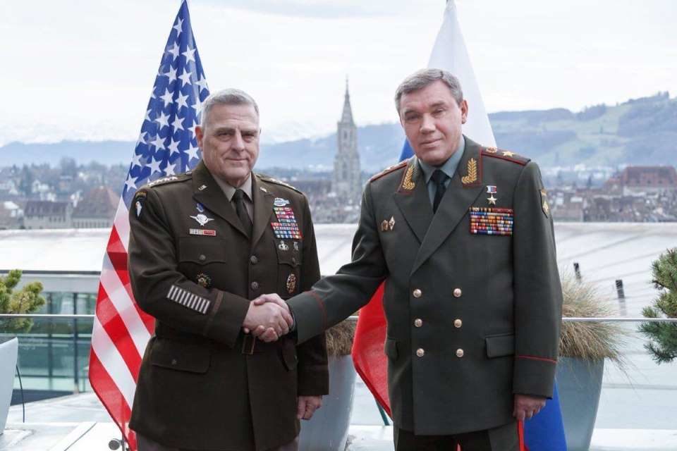 Altos mandos militares de EEUU y Rusia hablan sobre Ucrania por primera vez