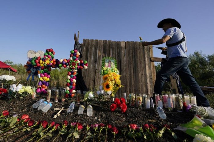 Honores a migrantes fallecidos en San Antonio Texas