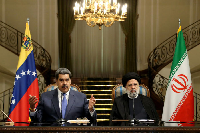 Maduro firma nuevo acuerdo con Irán