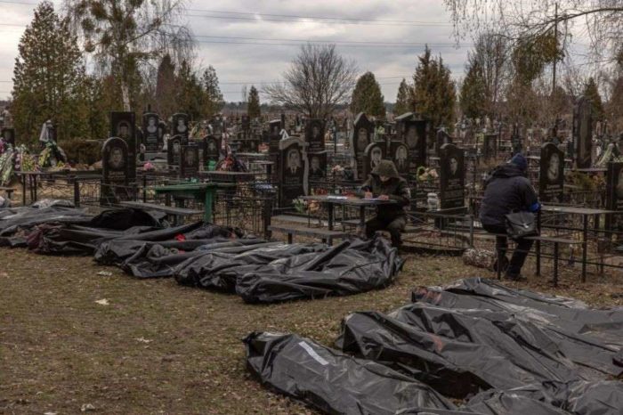 Ucrania Bucha cementerio guerra Rusia