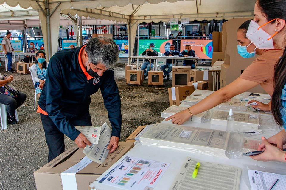 Voto Emocional En Ascenso Por F Lix Arellano