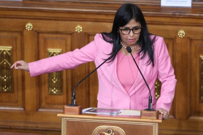 delcy-rodriguez-vicepresidenta-venezuela oro