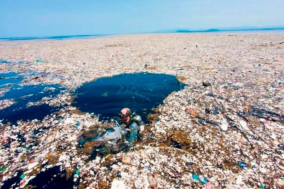 La basura guatemalteca afecta la costa hondureña
