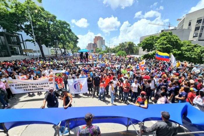 Marcha oficialistas CBST bono plaza caracas Maduro