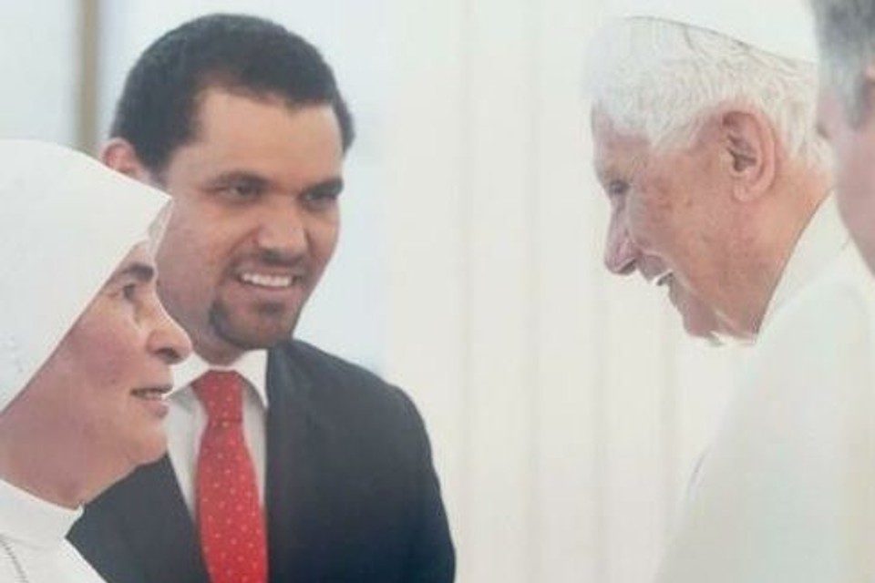 Ian Carlos Torres Vaticano Benedicto XVI
