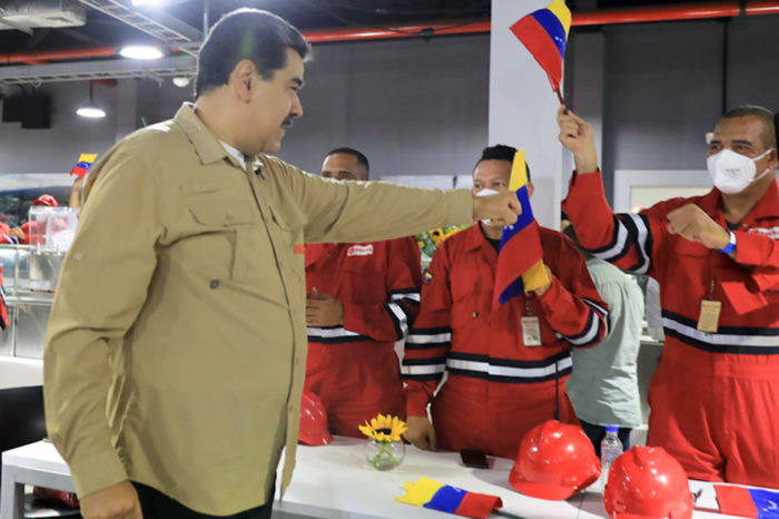 Nicolás Maduro celebra inexistente recuperación de la producción de petróleo
