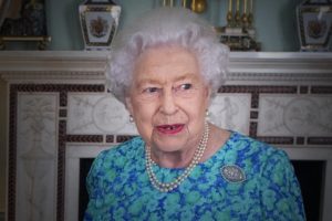 La reina Isabel II saliendo del Palacio de Buckingham para su coronación, en la Abadía de Westminster, en Londres.