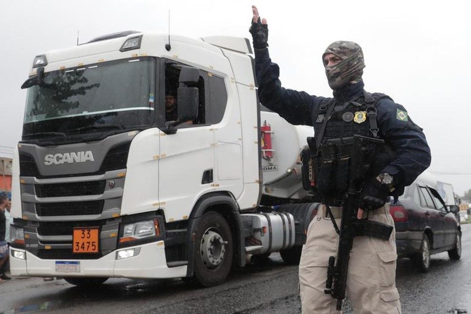 Policia Federal Brasil camioneros