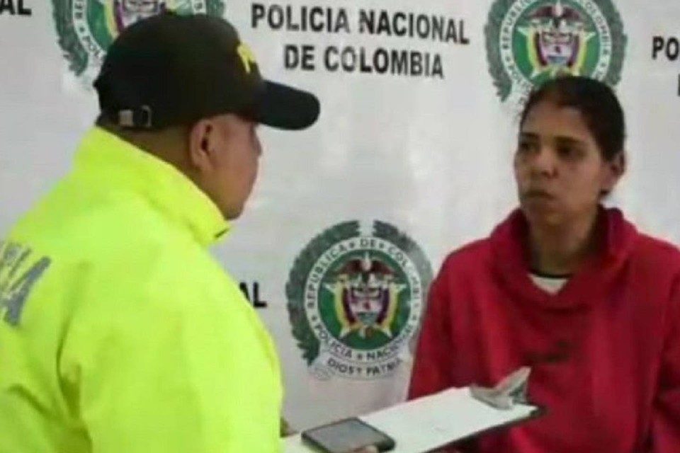 Policia de Colombia madre niño Lara