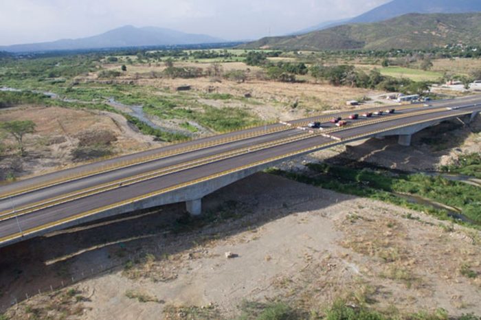 puente frontera tienditas Colombia
