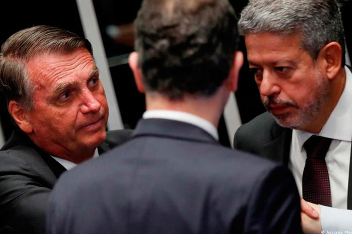 Los cien años de secretismo de Bolsonaro