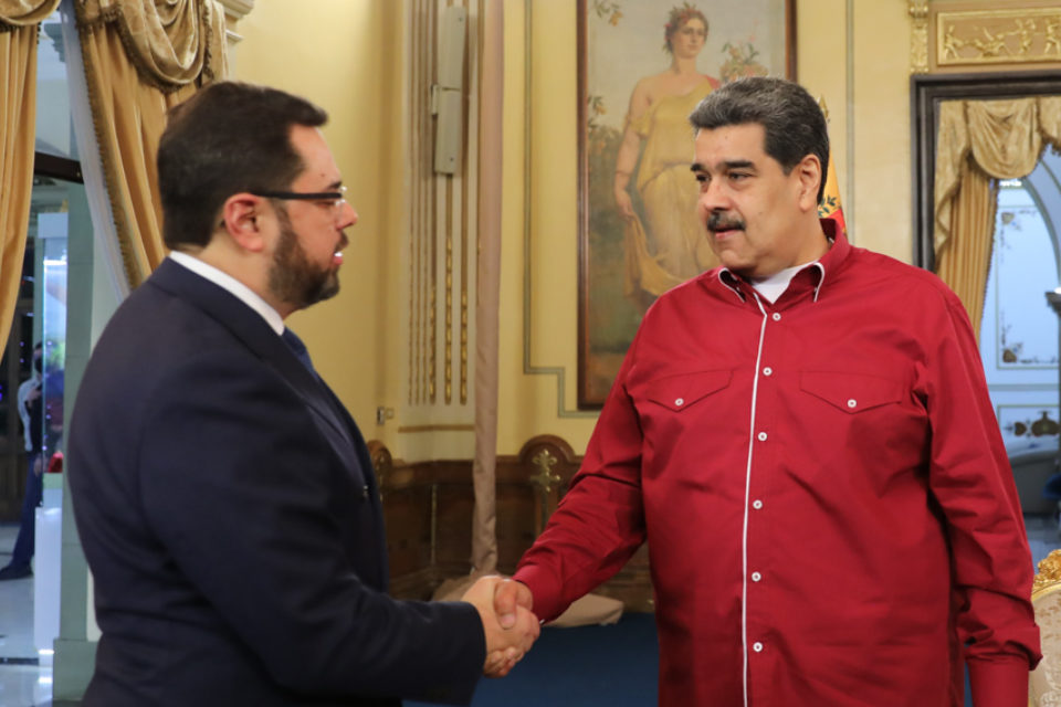 Nicolás Maduro y Antonio Ecarri