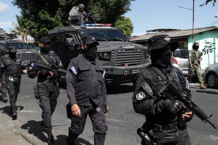 Policia El Salvador AP
