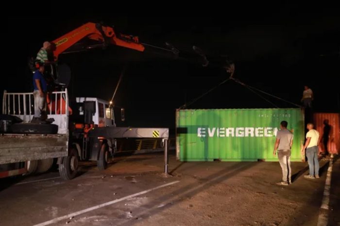 Puente tienditas contenedores