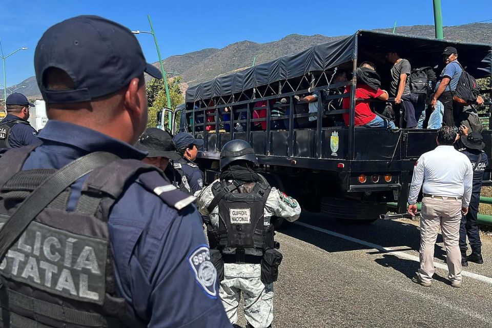 En M Xico Hallan A M S De Migrantes Hacinados En Un Tr Iler